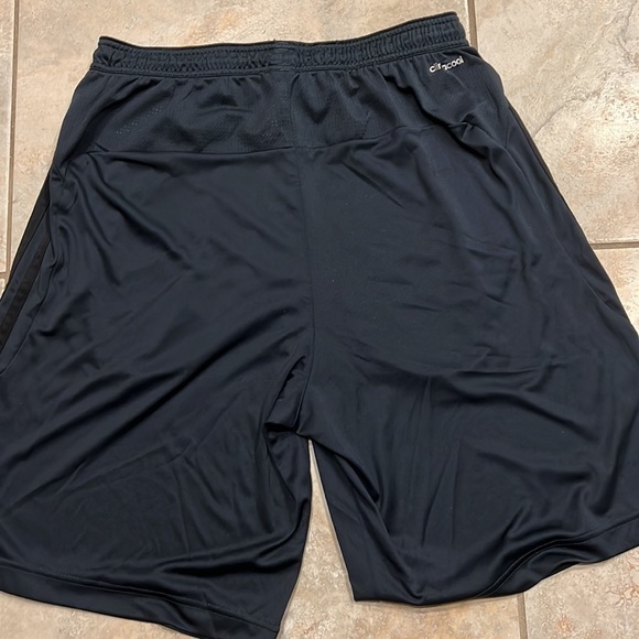 New with no tag ADIDAS shorts, size M - Picture 11 of 11